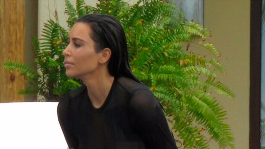 Filtran fotos de Kim Kardashian con blusa transparente durante sus vacaciones