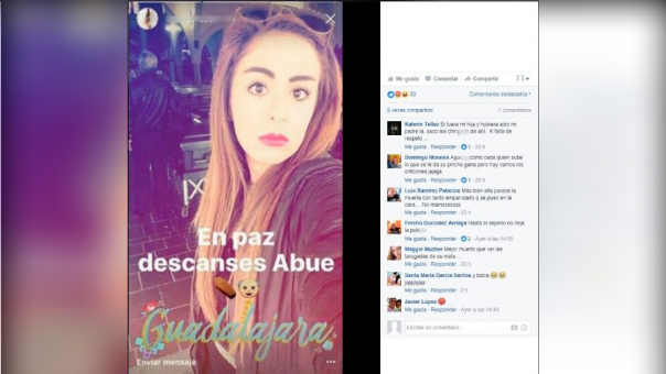 la joven posa delante del ataúd de su abuela