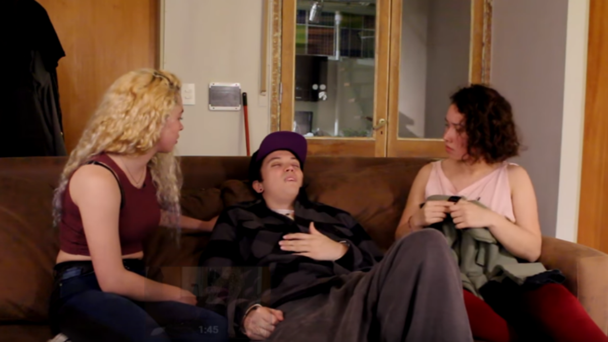 YouTube: Chico se transforma en diablo y asusta a su amiga