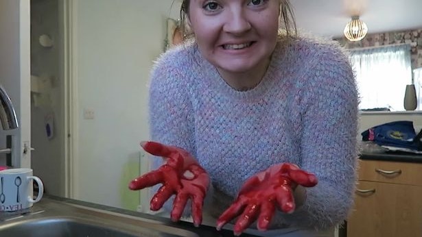 YouTube: Hace broma a su novio y el resultado es totalmente inesperado