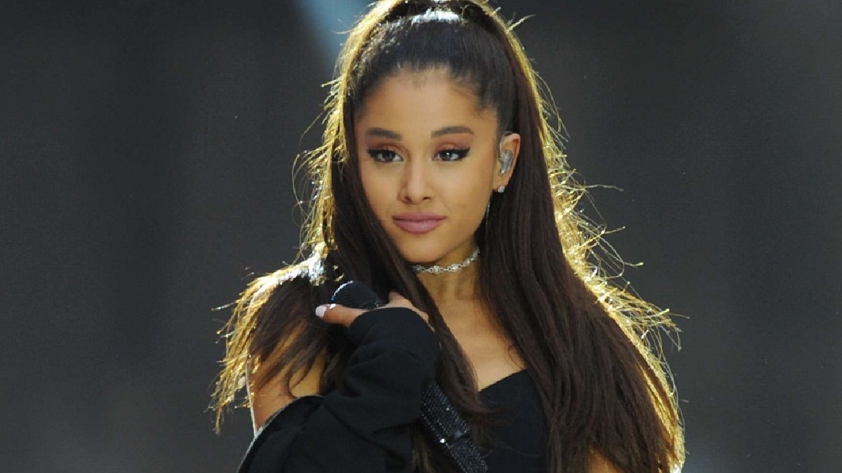 Ariana Grande cambia radicalmente de look y vas a querer imitarla