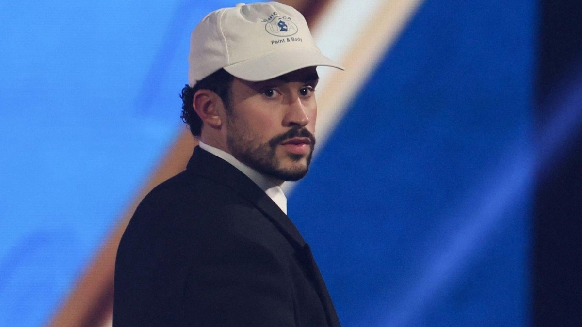 Bad Bunny gana el Latin Grammy al álbum del año por ‘DeBÍ TiRAR MáS FOToS’: “Nunca paren de soñar y de ser ustedes”