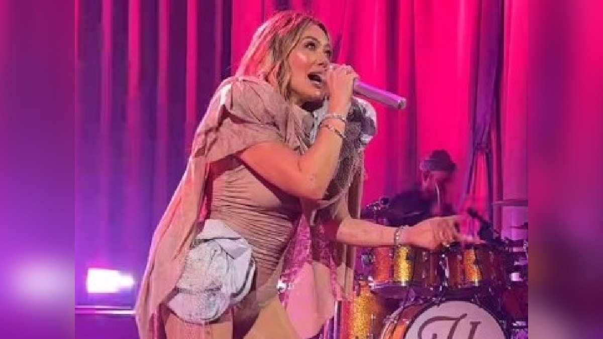 Hilary Duff cantó en vivo “What Dreams Are Made Of” luego de 10 años