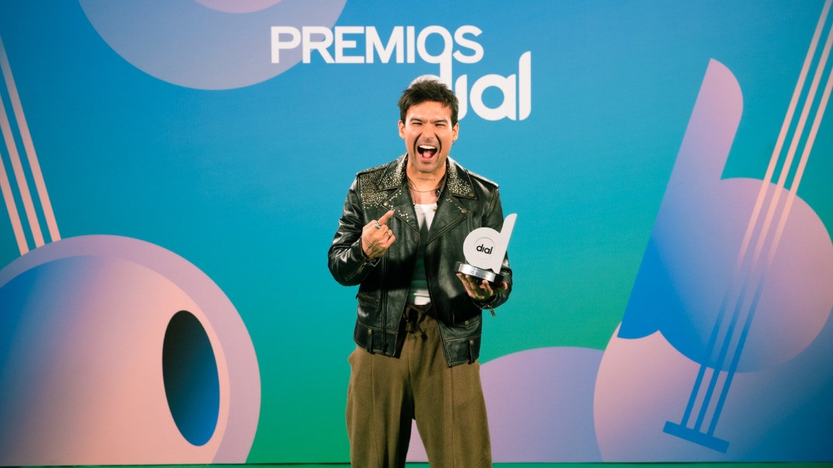 Ezio Oliva es el primer peruano en ganar el “Premio Dial” en España