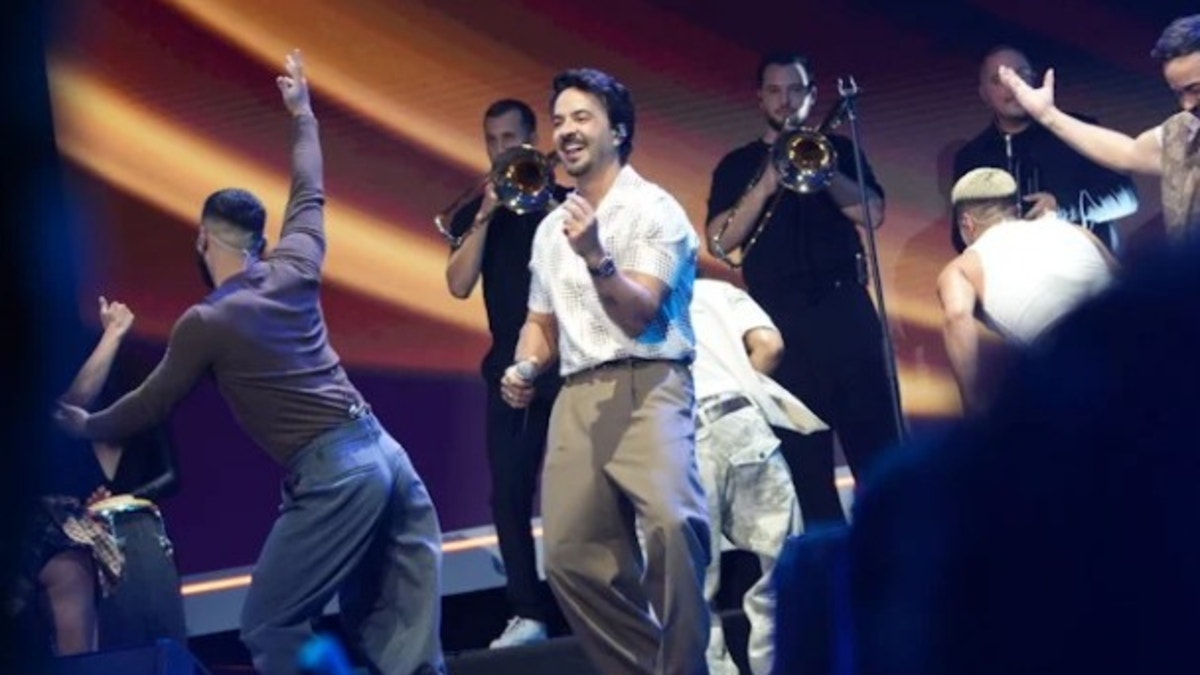 Luis Fonsi emocionó a todos con el estreno en vivo de “Cambiaré” en “Los Premios Dial 2026”