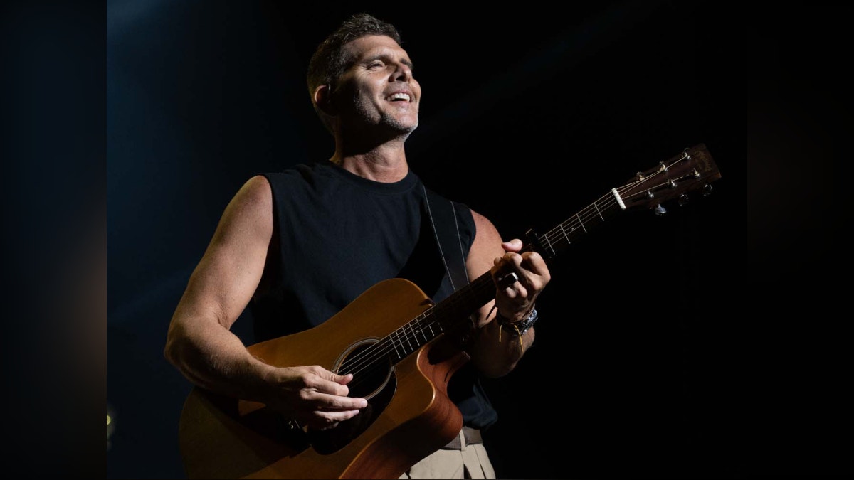 Con teatro lleno, Christian Meier estrena su disco “Así es La Ley”