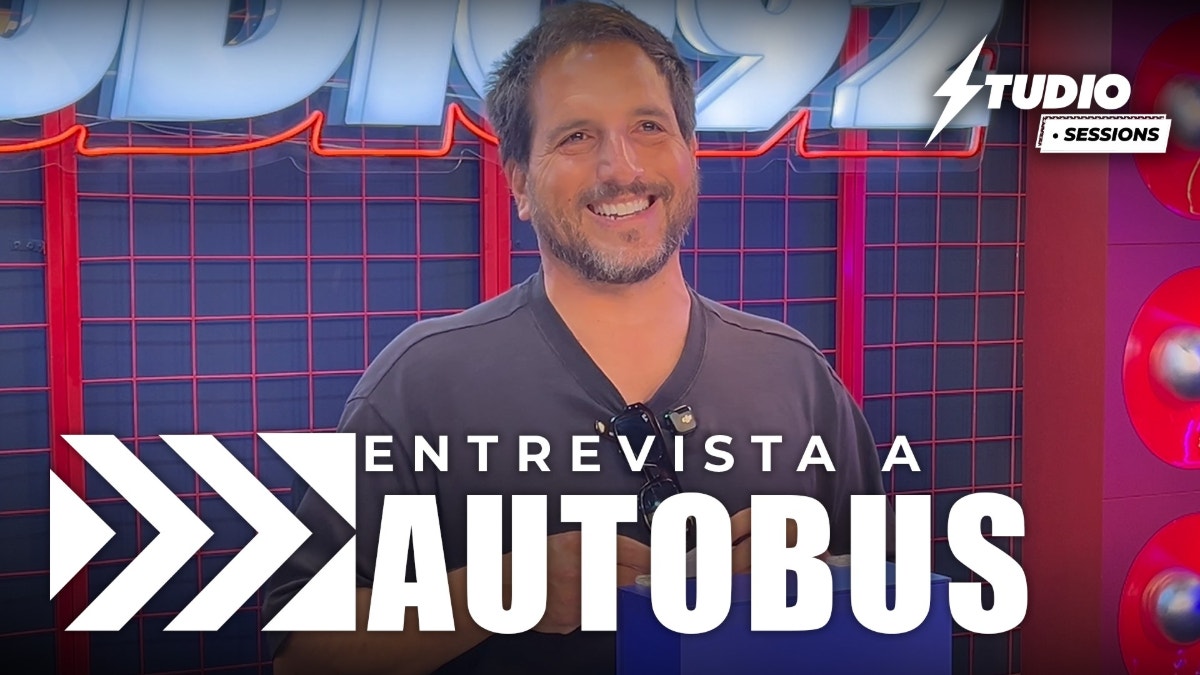 Studio Sessions: La entrevista Luis Enrique Piccini, vocalista de la banda Autobús