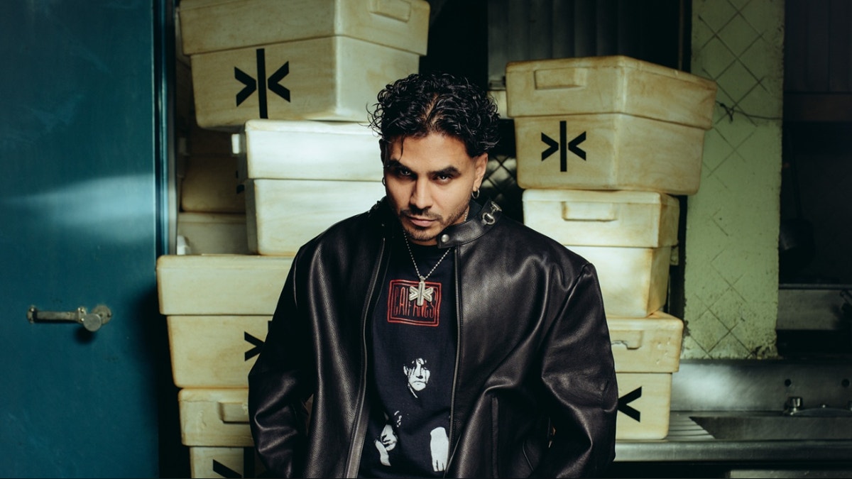 Álvaro Díaz lanza su nuevo sencillo “Baby Records”, inspirado en el reguetón de la vieja escuela