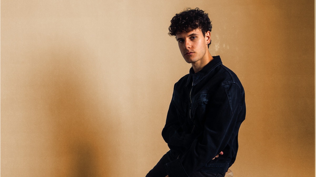 FABIAN regresa con el tema “Golpe”, el sencillo que explore el lado más inesperado del desamor