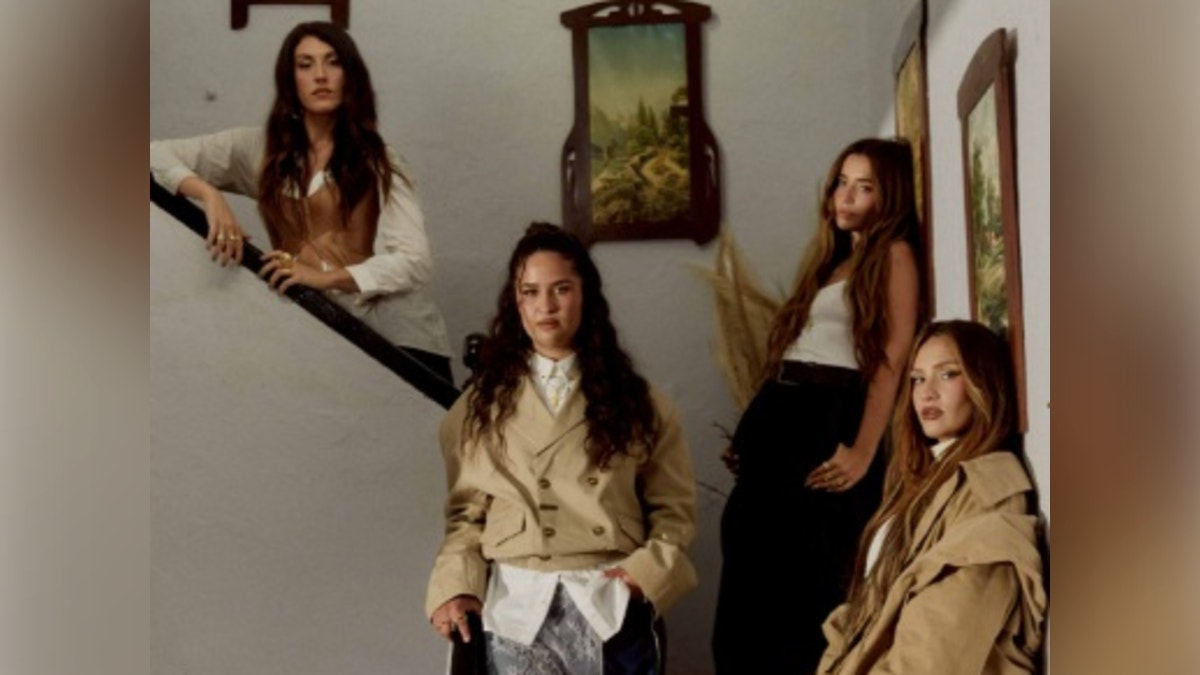 Lola Índigo reúne voces femeninas con 