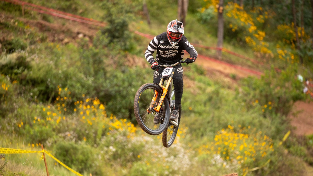 Santísimo Downhill 2026: Ciclistas de todo el continente llegan a Urubamba por cupo al mundial