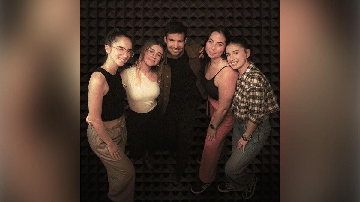 Nueva Línea y Ezio Oliva reinterpretan el hit “Cómo le hago”