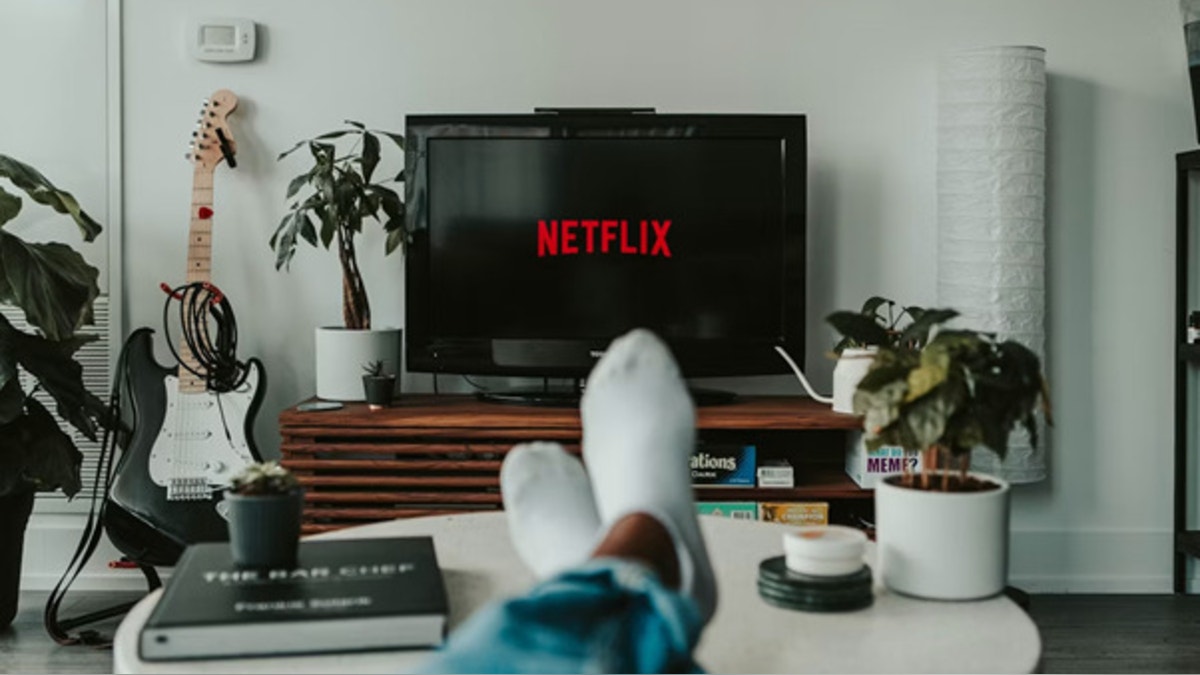 La era del entretenimiento instantáneo: lo que mantiene a las audiencias haciendo clic, deslizando y conectadas