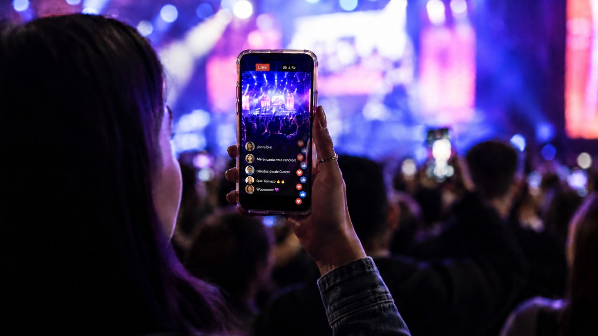 El contenido “en vivo” conecta con la emoción de estar presente justo cuando todo sucede.