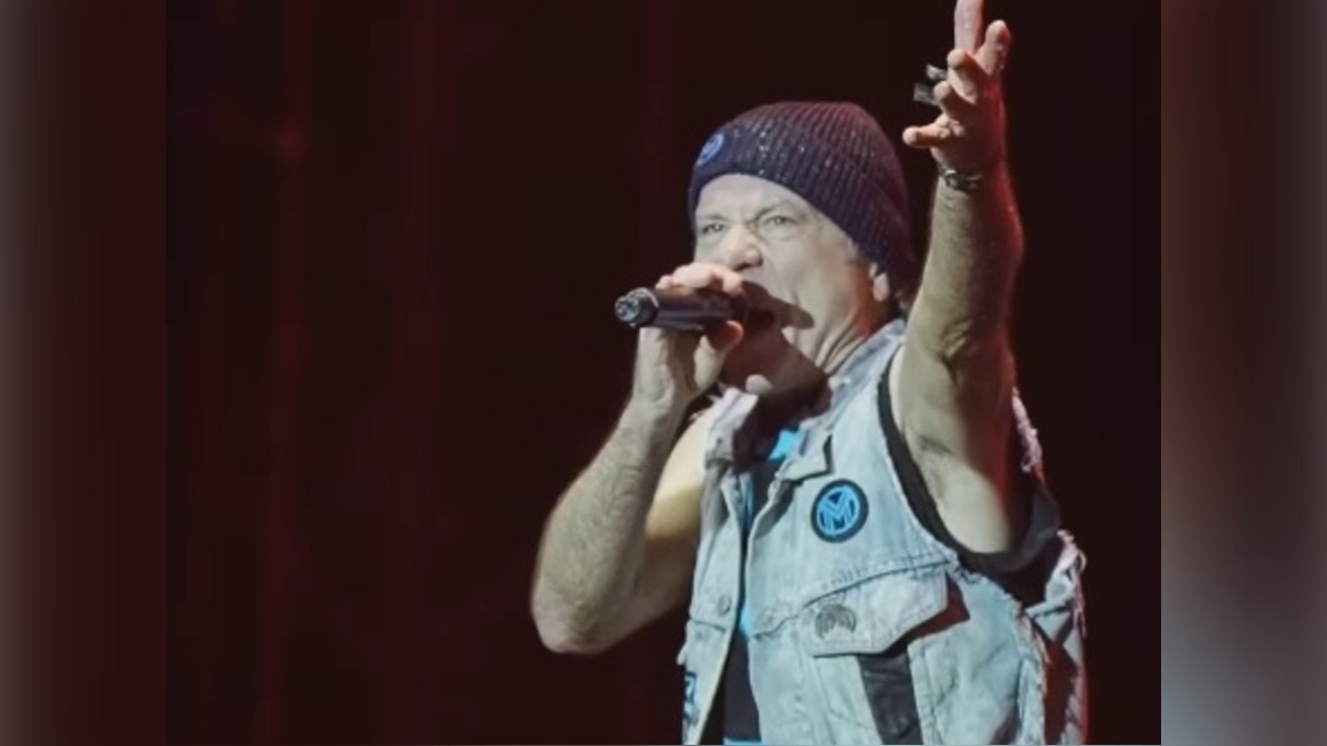 Bruce Dickinson (Iron Maiden) ya ha terminado de grabar las voces para su próximo disco 
