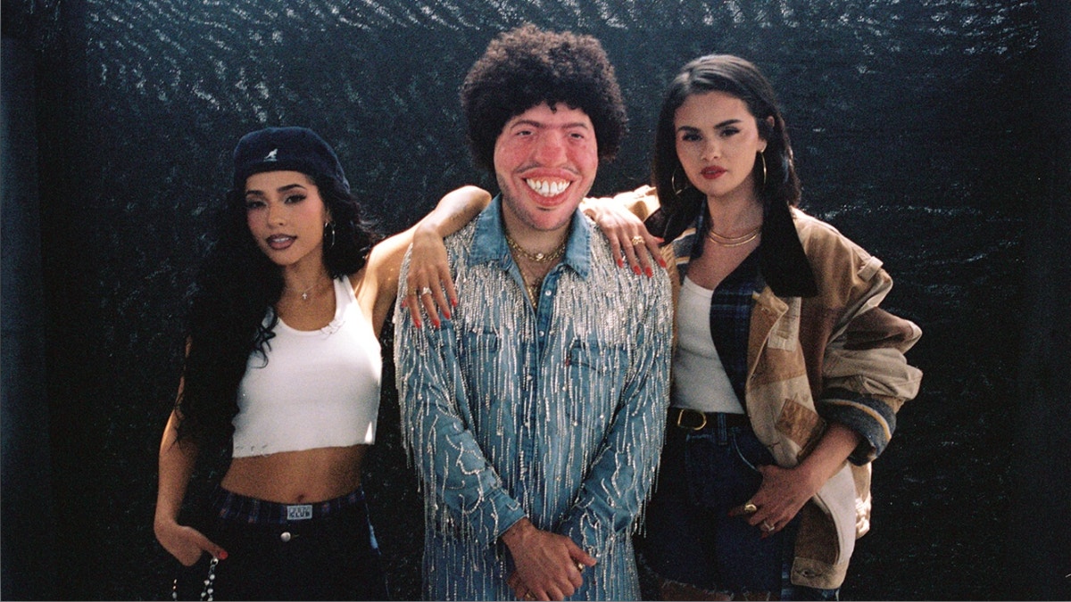 Benny Blanco, Selena Gomez y Becky G lanzan la cumbia “Te Olvido (La La)”