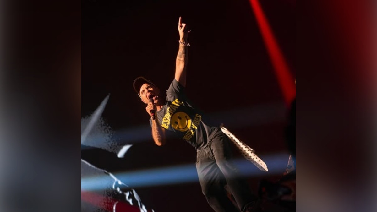 Robbie Williams envía saludo a sus fans peruanos y los invita a vivir el “Britpop Tour” en Lima