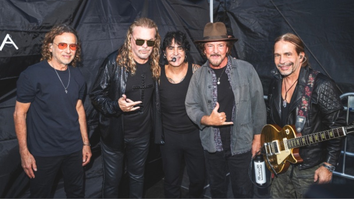 Eddie Vedder presenta a Maná en Ohana Fest y destaca su presencia como única banda de rock latino