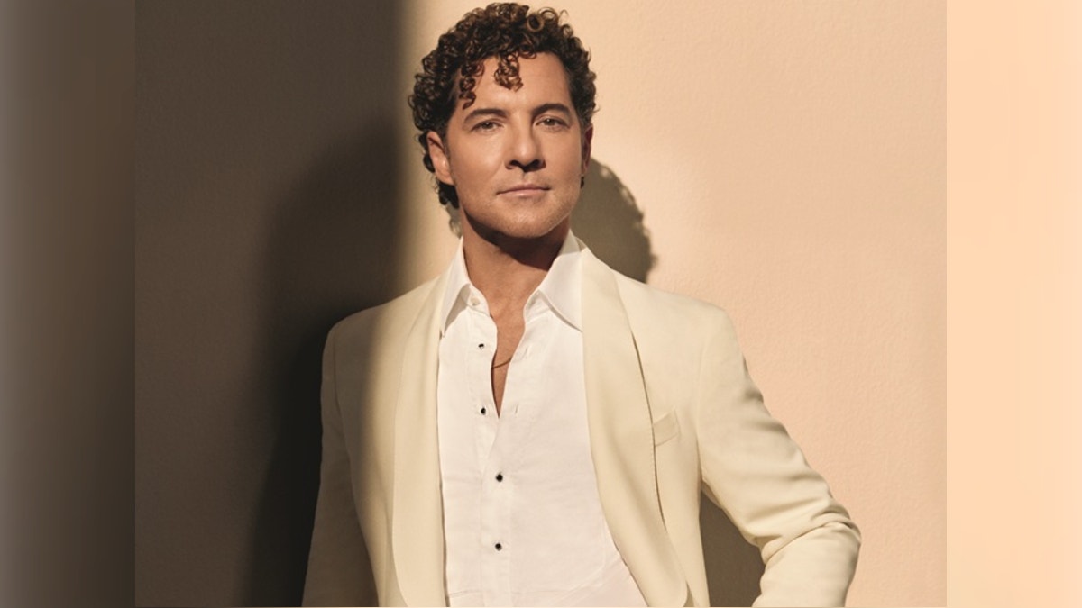 David Bisbal presenta “Eternos”, su esperado nuevo álbum donde reinterpreta los grandes clásicos