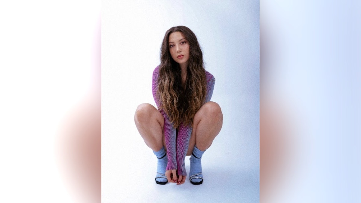 Natalia Natalia regresa con “Fin de Temporada” una canción sobre cerrar ciclos y abrazar los nuevos comienzos